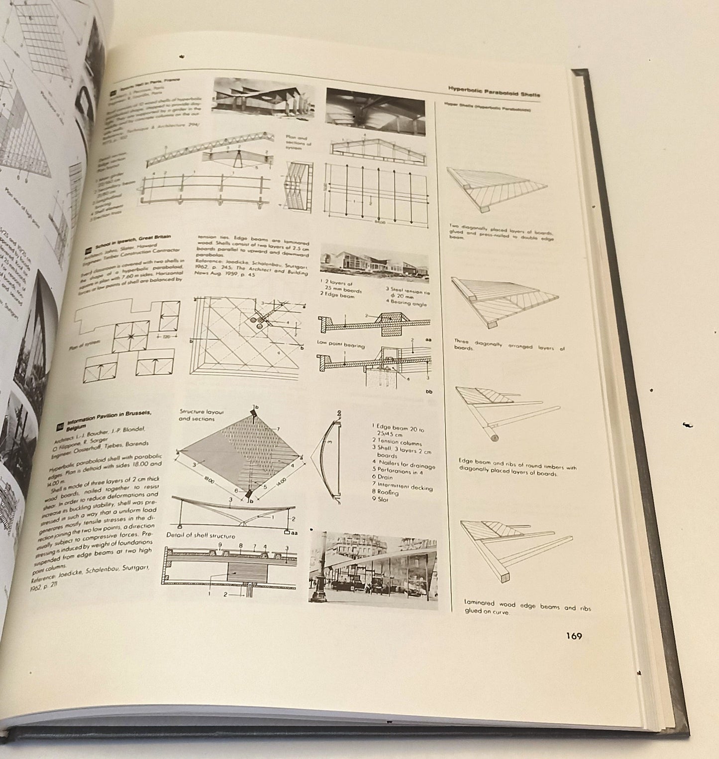 LZ- TIMBER DESIGN & CONSTRUCTION SOURCEBOOK - GOETZ HOOR ----- 1989- C- YDS560