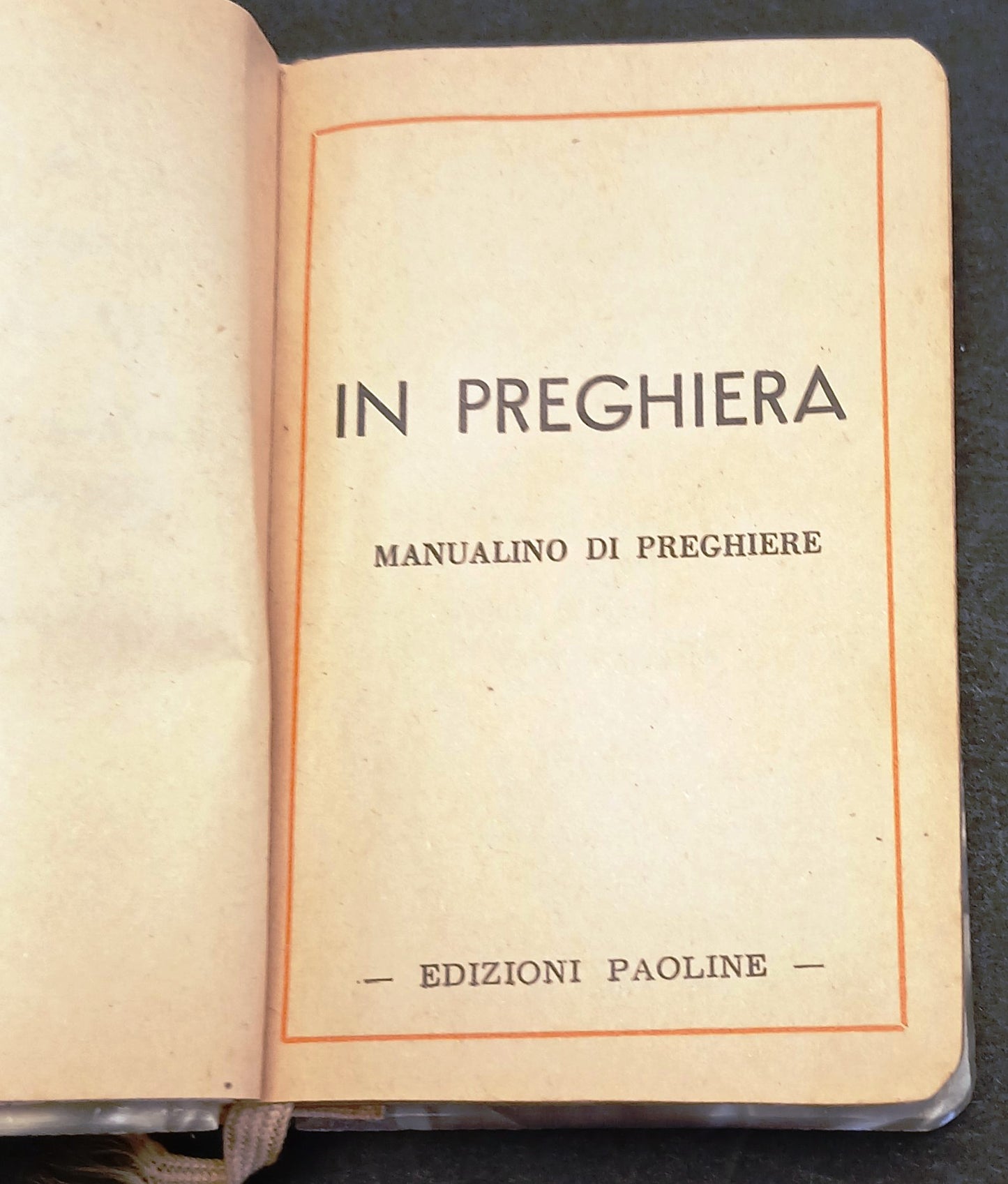 In preghiera Manualino di preghiere - Paoline - 1905 - LCH14