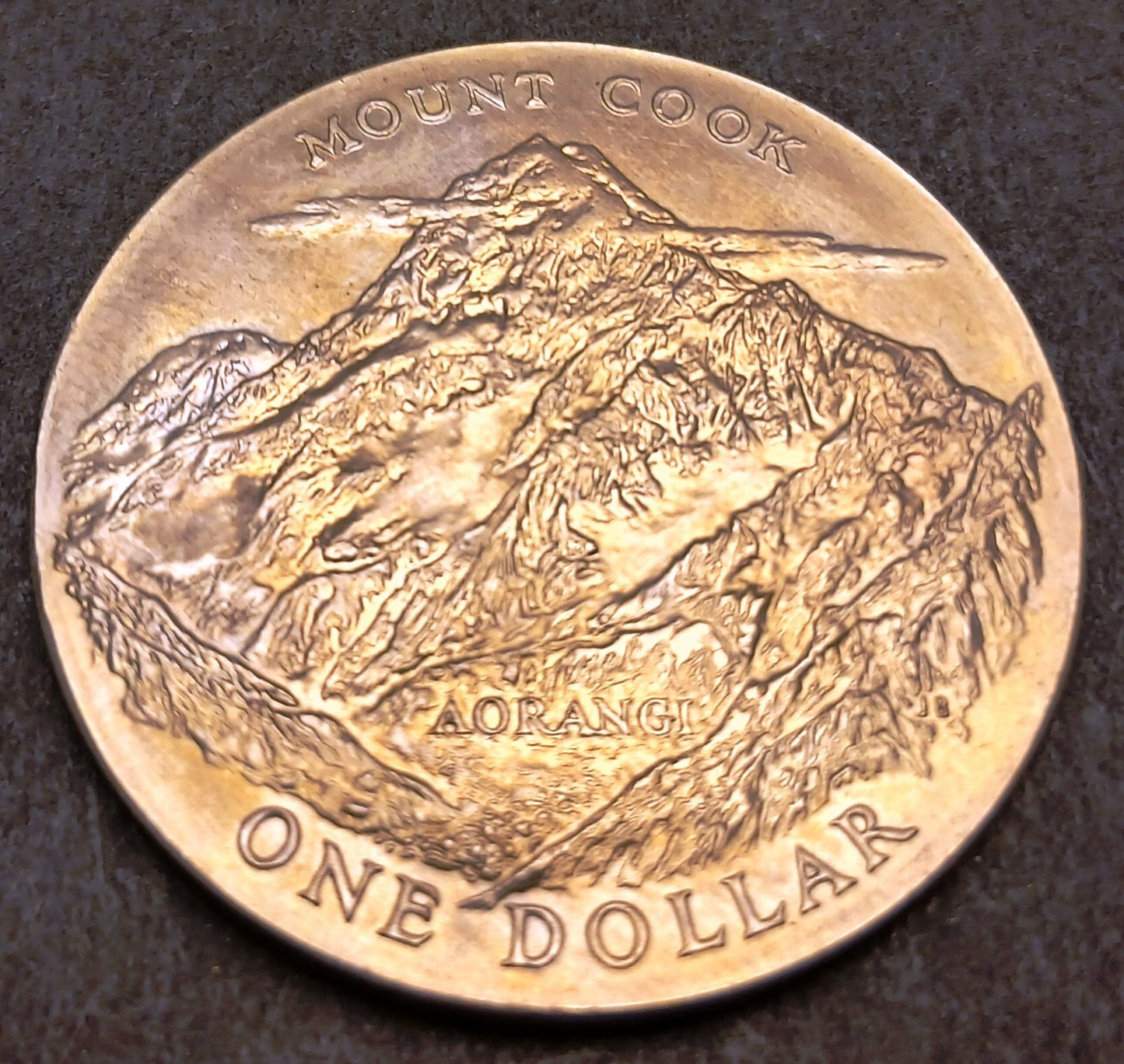 CB- Moneta One Dollar Royal Visit Queen Duke Edinburgh New Zealand 1970- GTTS251