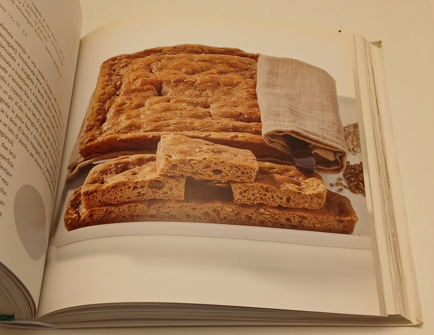 Pane pizza focaccia 222 ricette facili - White Star Academia Barilla - 1a ed.