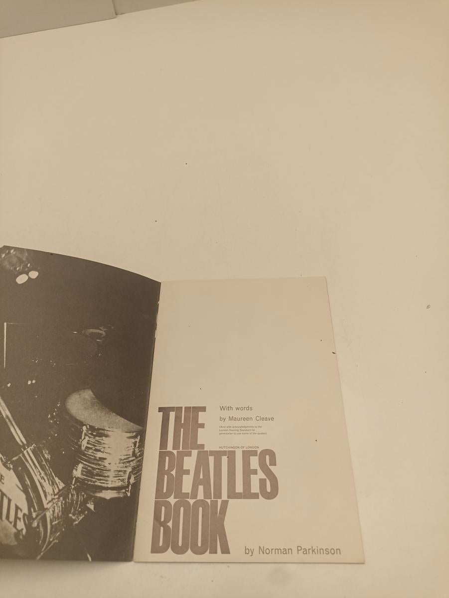 LR- THE BEATLES BOOK WITH WORDS by MAUREEN CLEAVE 1977 NORMAN PARKINSON- RVSa535
