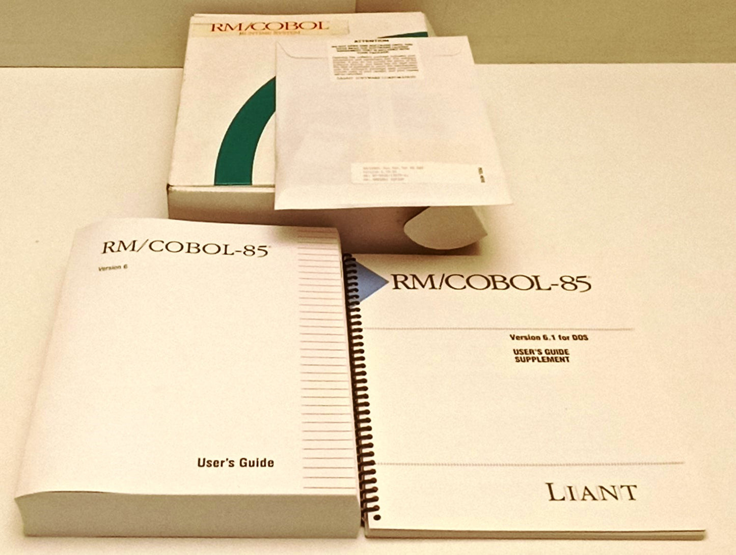 LZ- RM/COBOL RUNTIME SYSTEM RM/COBOL-85 VERSION 6 USER GUIDE - LIANT - B- YFS878