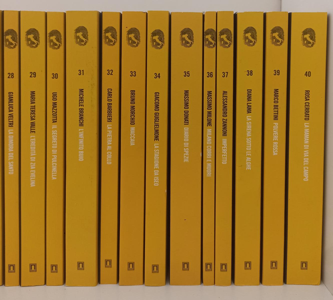 LN- NOIR ITALIA LOTTO 38 VOLUMI LIBRI GIALLI -- SOLE 24 ORE --- 2013 - B- BLCG19
