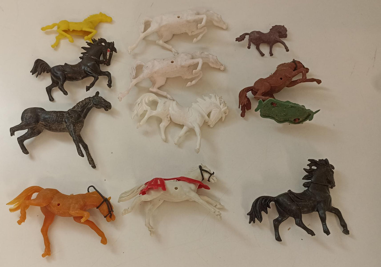 GG- LOTTO 11 CAVALLI FIGURE in plastica rigida soldatini - GTTS54