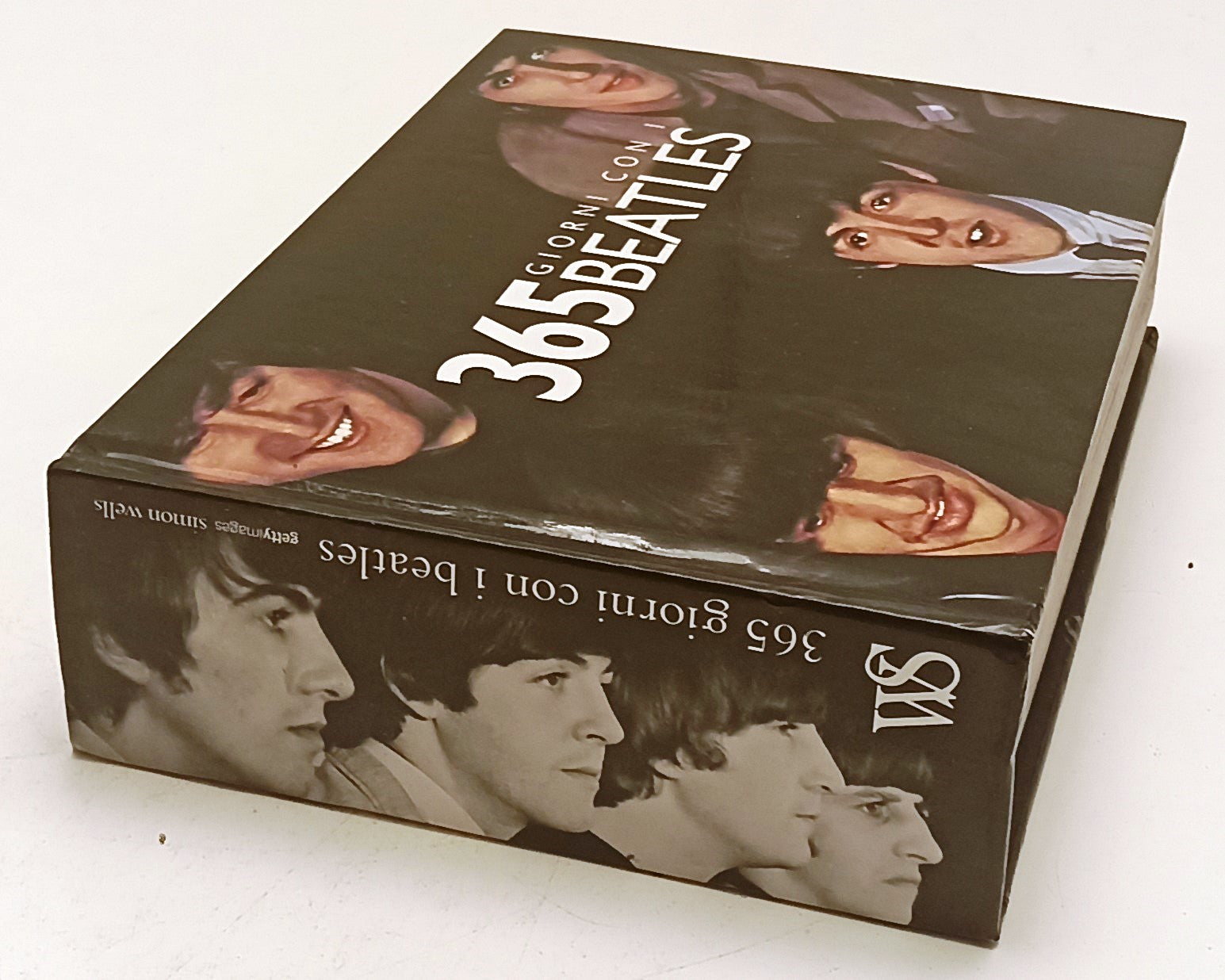 LZ- 365 GIORNI CON I BEATLES - SIMON WELLS - WHITE STARS --- 2005 - C - YFS721