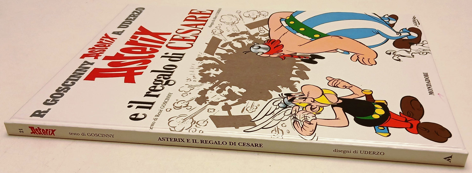 FC- ASTERIX E IL REGALO DI CESARE VOLUME 21- GOSCINNY UDERZO- MONDADORI-- C- M25