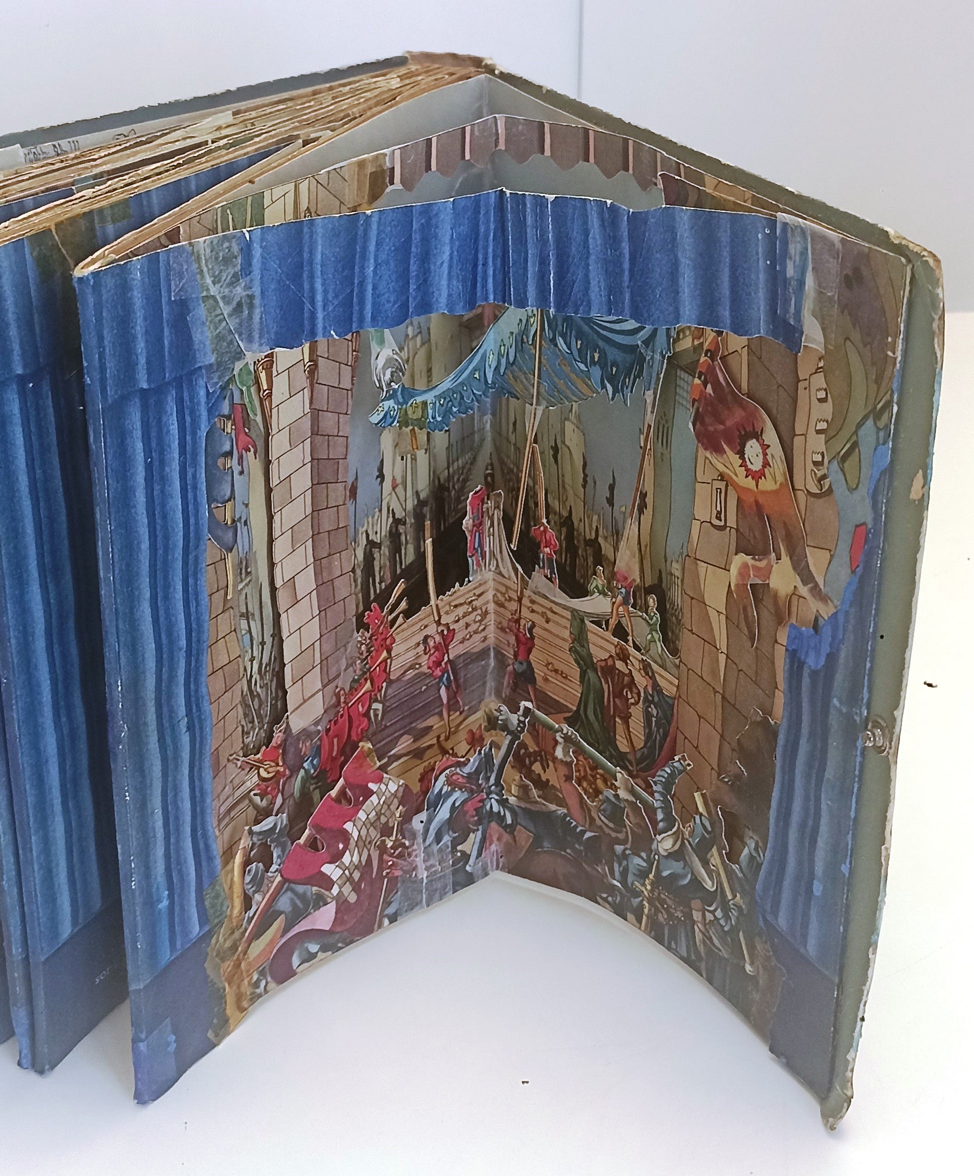 LB- LA BELLA ADDORMENTATA NEL BOSCO- disegni ZAMPINI- LIBROTEATRO HOEPLI- YFS699