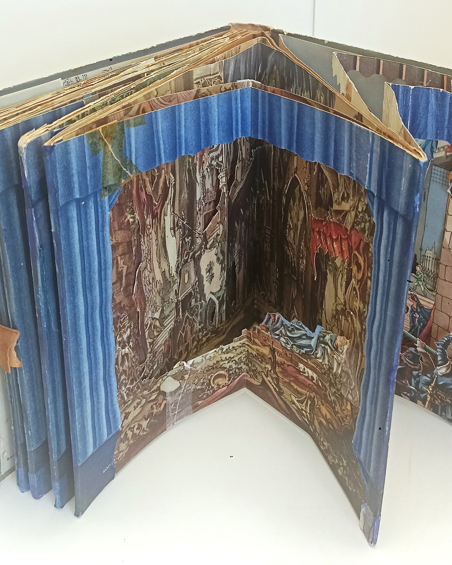 LB- LA BELLA ADDORMENTATA NEL BOSCO- disegni ZAMPINI- LIBROTEATRO HOEPLI- YFS699