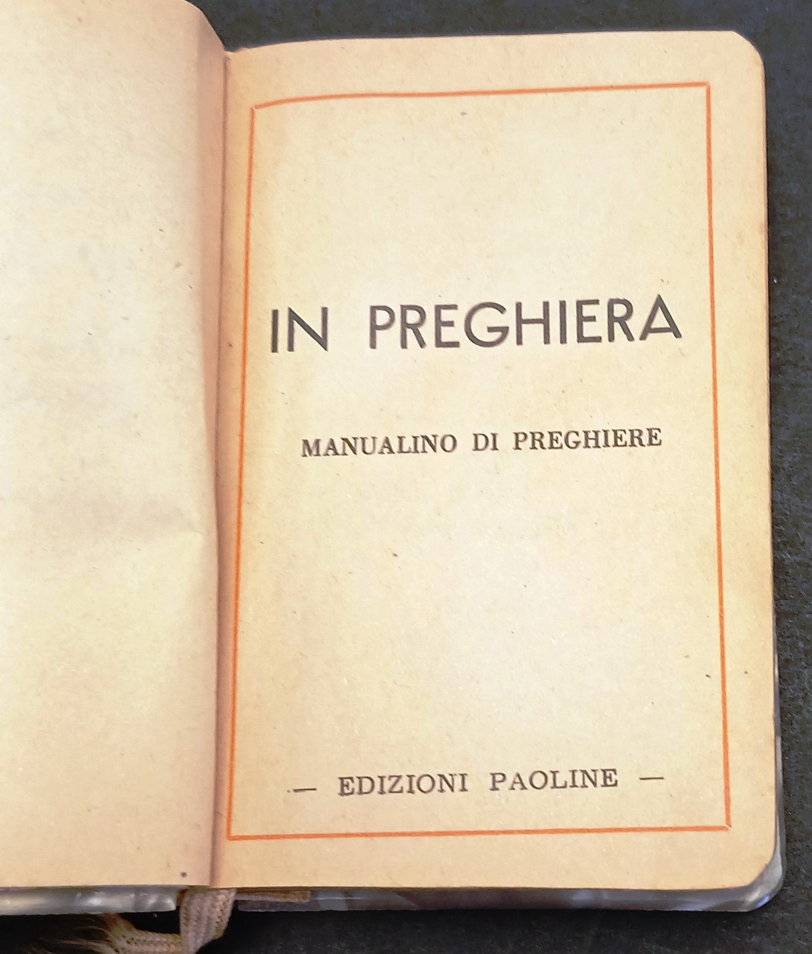 In preghiera Manualino di preghiere - Paoline - 1905 - LCH14