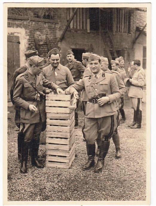 CV- FOTOGRAFIA - FOTO D'EPOCA - SOLDATI IN FATTORIA WWII- RVSz56