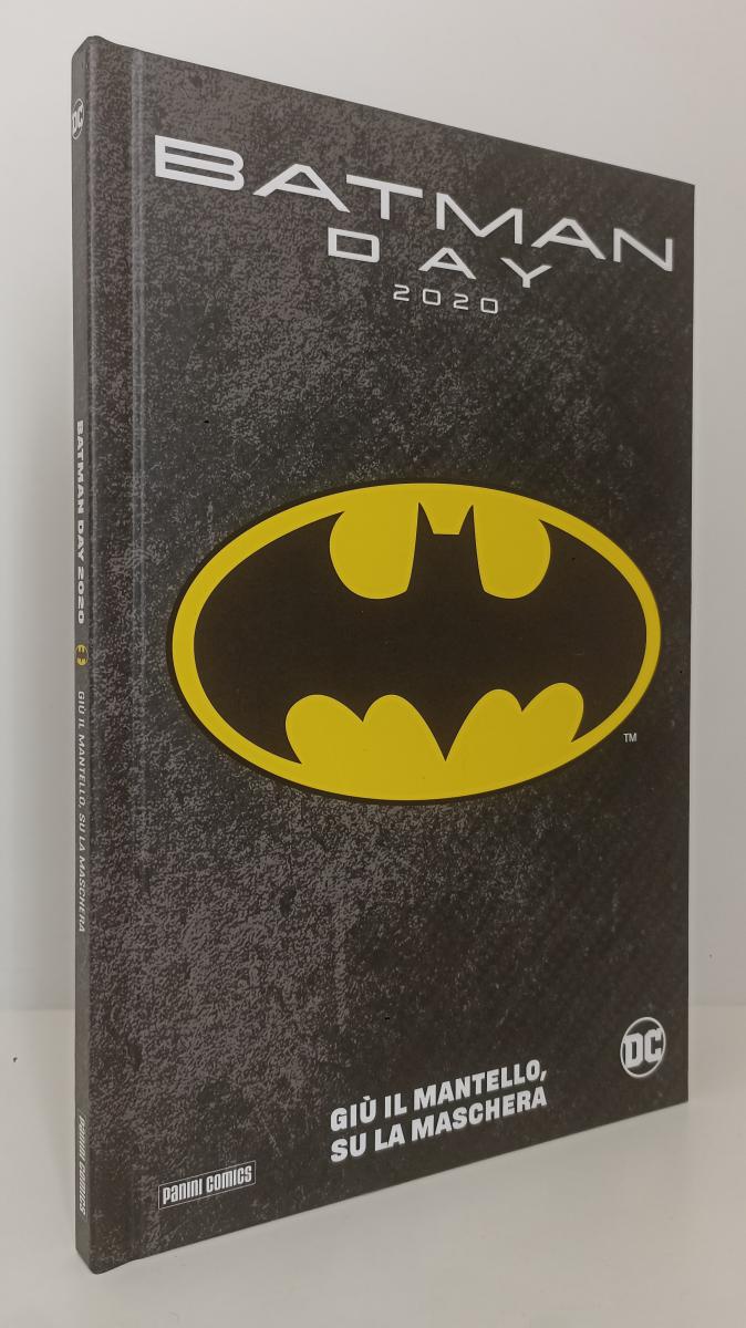 FV- BATMAN DAY 2020 GIU' IL MANTELLO SU LA MASCHERA CARTONATO-- PANINI DC- C-F23