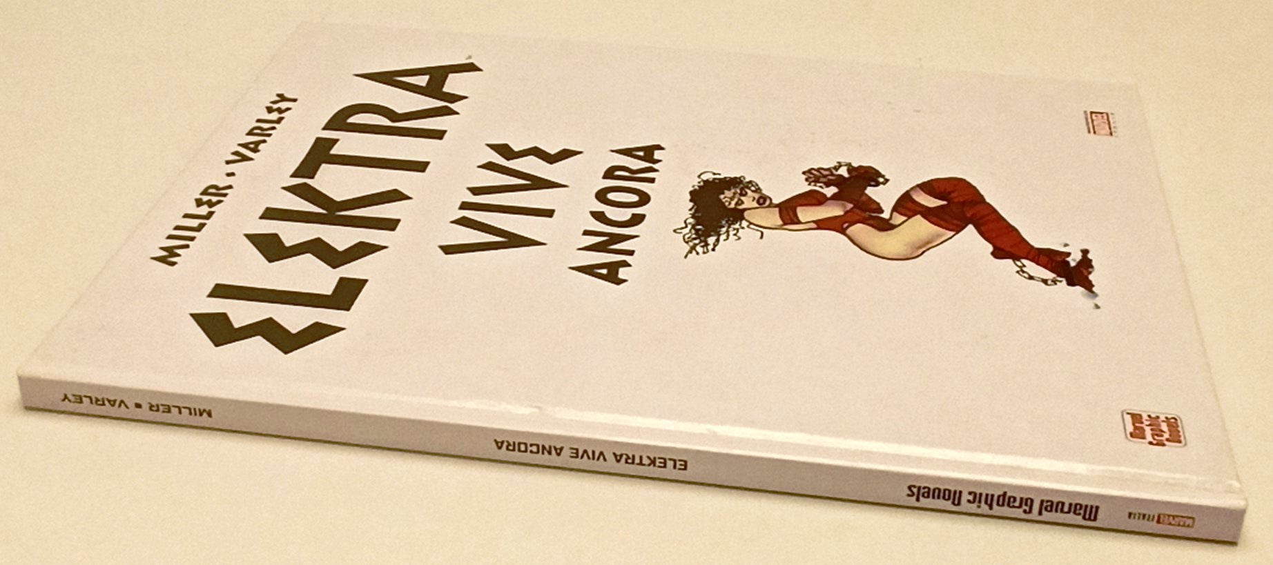 FV- ELEKTRA VIVE ANCORA- MILLER VARLEY- PANINI MARVEL GRAPGIC NOVEL- 2007- C-Z25