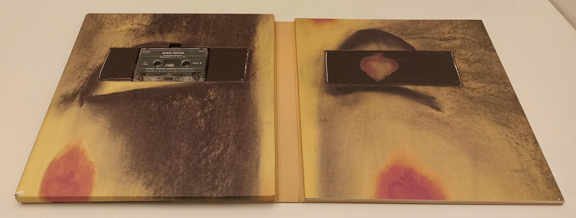 LT- ENZO CUCCHI CATALOGO MOSTRA CON AUDIO CASSETTA- UMBERTO ALLEMANDI- B- XFS172