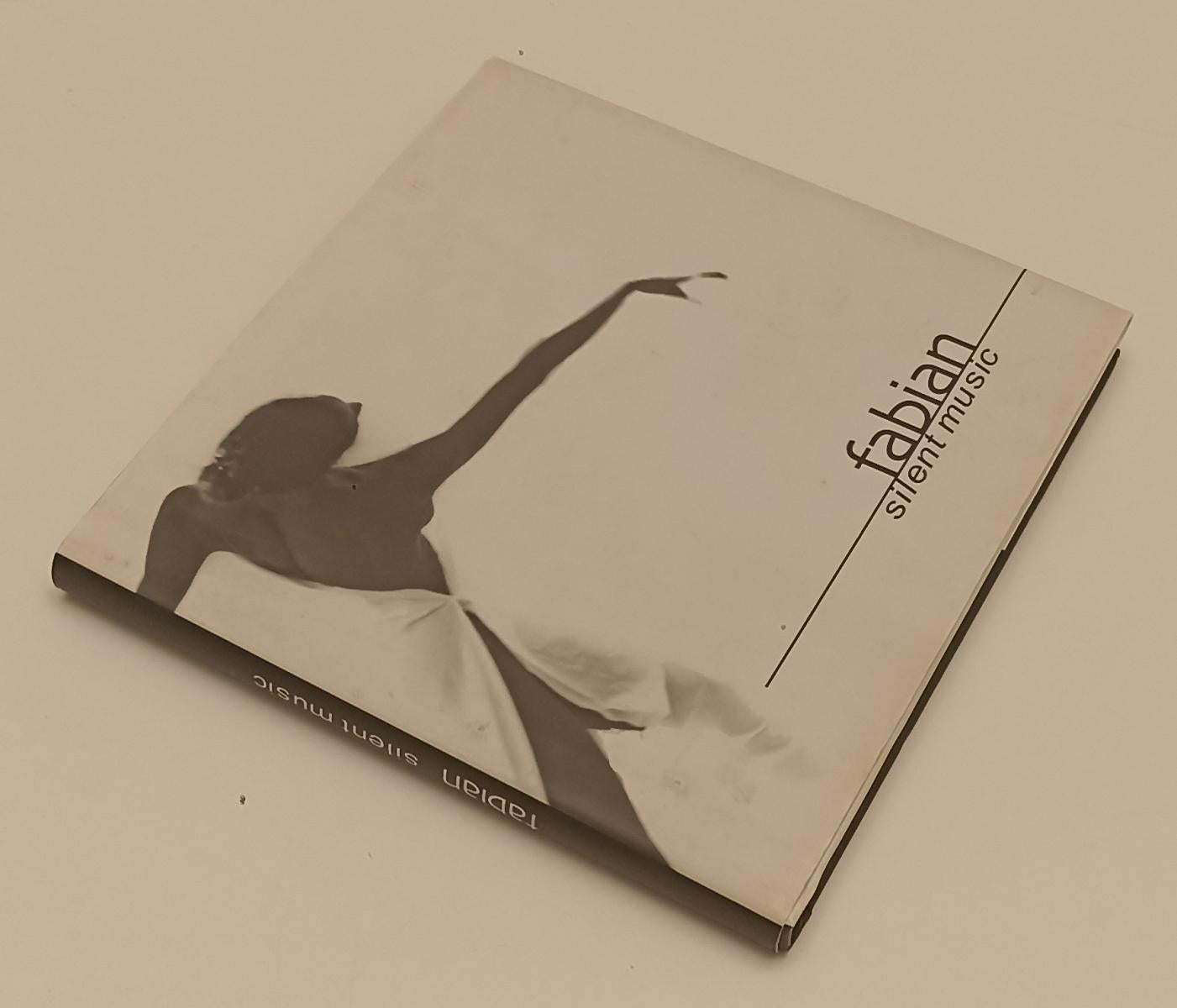 LT- FABIAN SILENT MUSIC 20° FOTO FESTIVAL CATALOGO- COLOR BLACK- 2002- CS-XFS178
