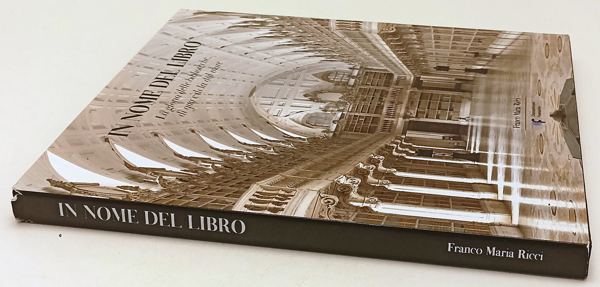 LT- IN NOME DEL LIBRO GLORIA BIBLIOTECHE -- FRANCO MARIA RICCI --- 2022- CS- XFS