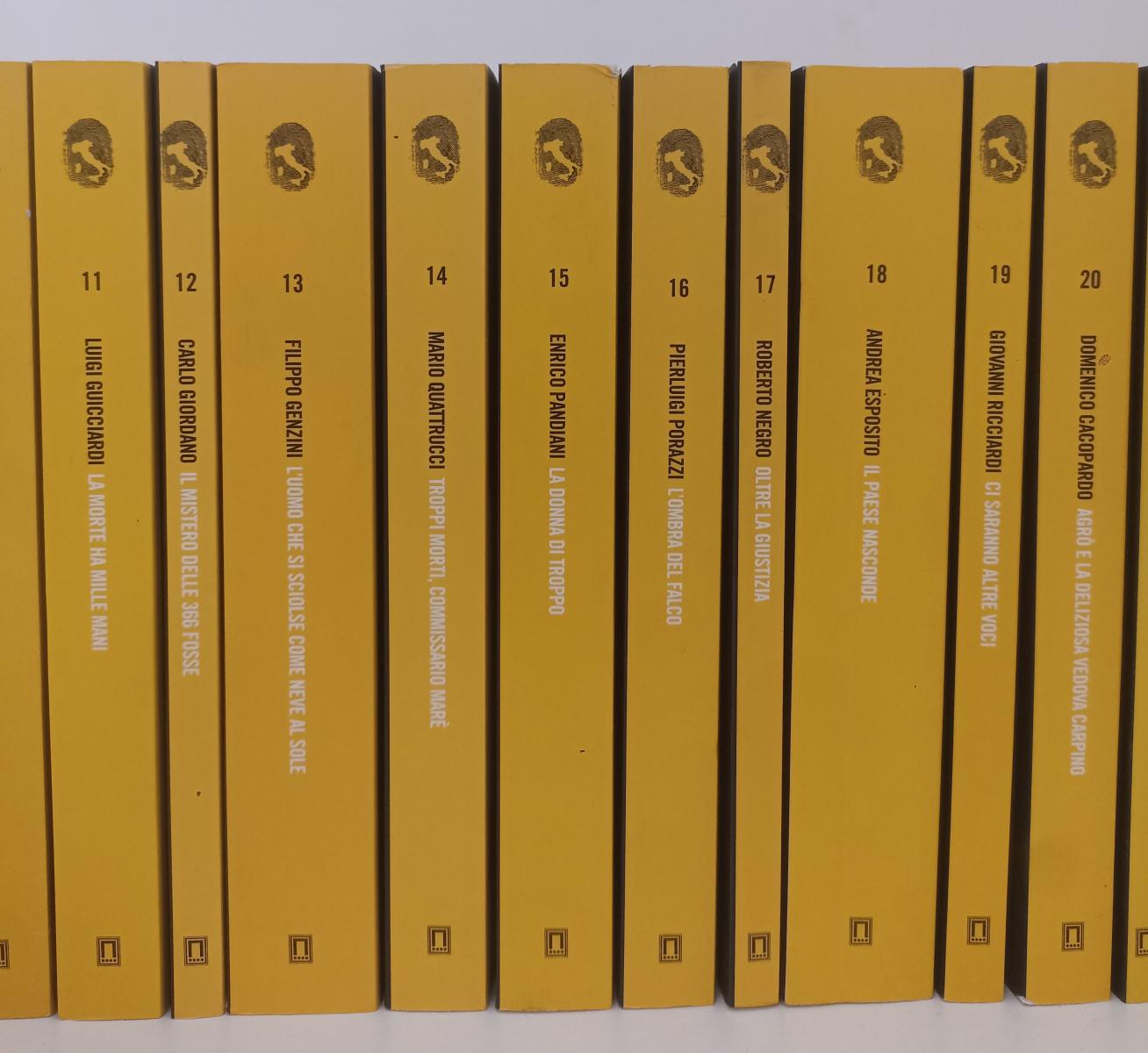 LN- NOIR ITALIA LOTTO 38 VOLUMI LIBRI GIALLI -- SOLE 24 ORE --- 2013 - B- BLCG19