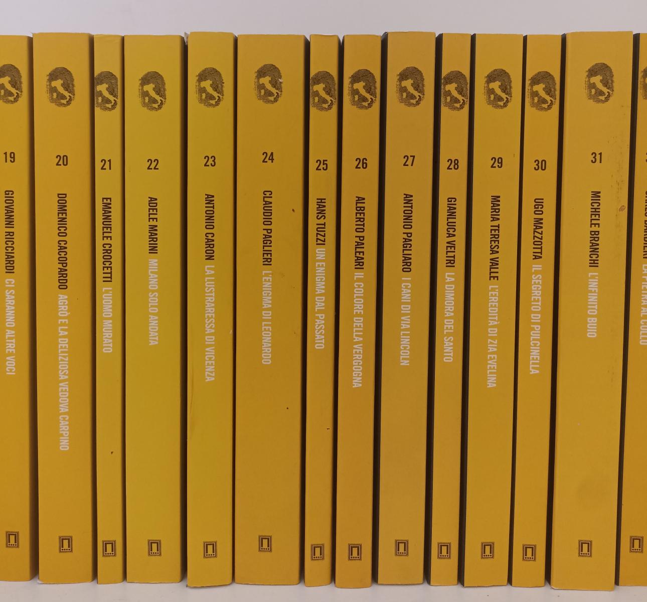 LN- NOIR ITALIA LOTTO 38 VOLUMI LIBRI GIALLI -- SOLE 24 ORE --- 2013 - B- BLCG19