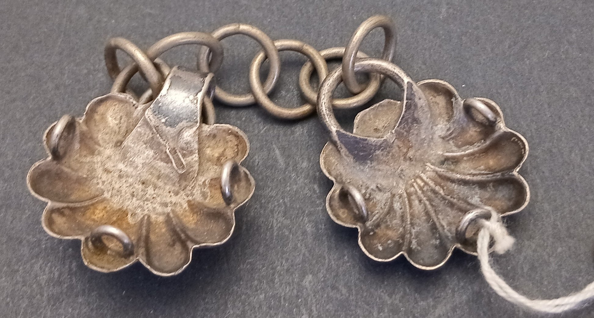 CB- GIOVANE ITALIANA FERMO CON CATENA PER MANTELLINA - GTTS140