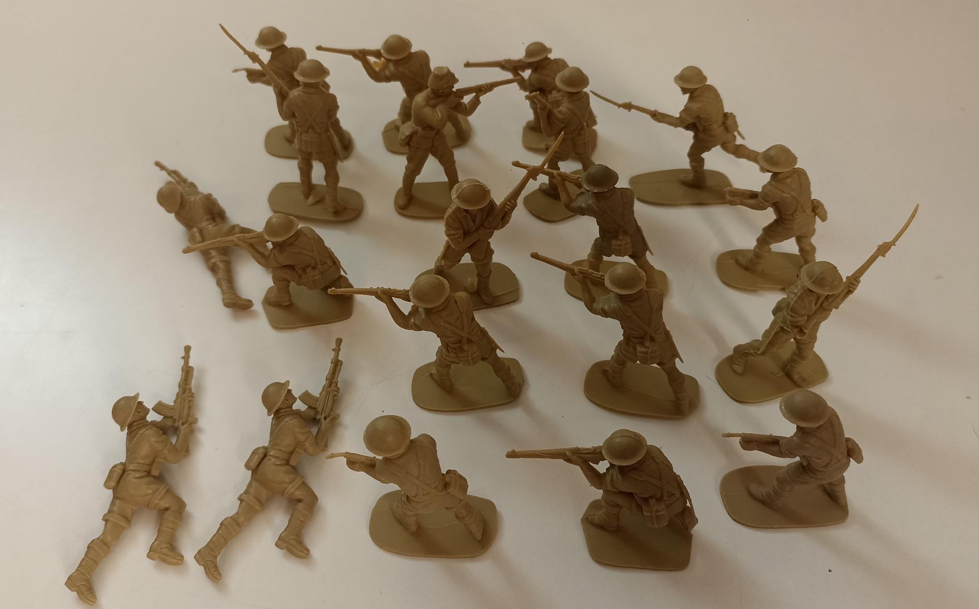 GG- LOTTO 20 SOLDATINI FIGURE in plastica rigida - GTTS55