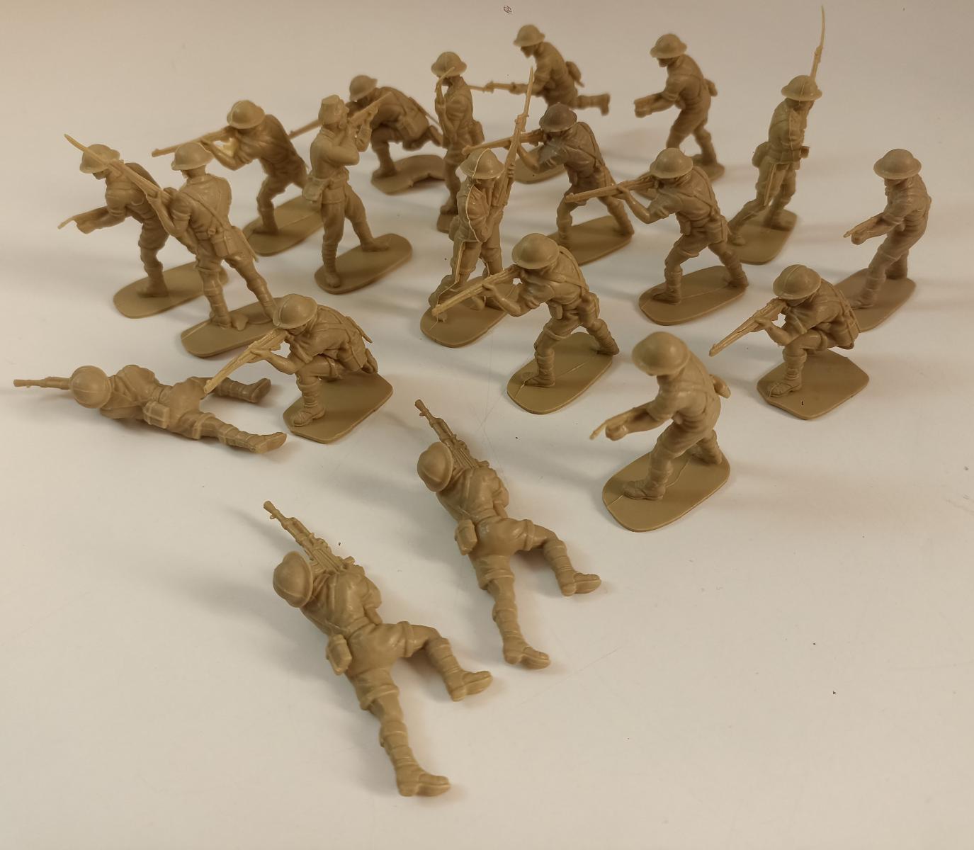 GG- LOTTO 20 SOLDATINI FIGURE in plastica rigida - GTTS55