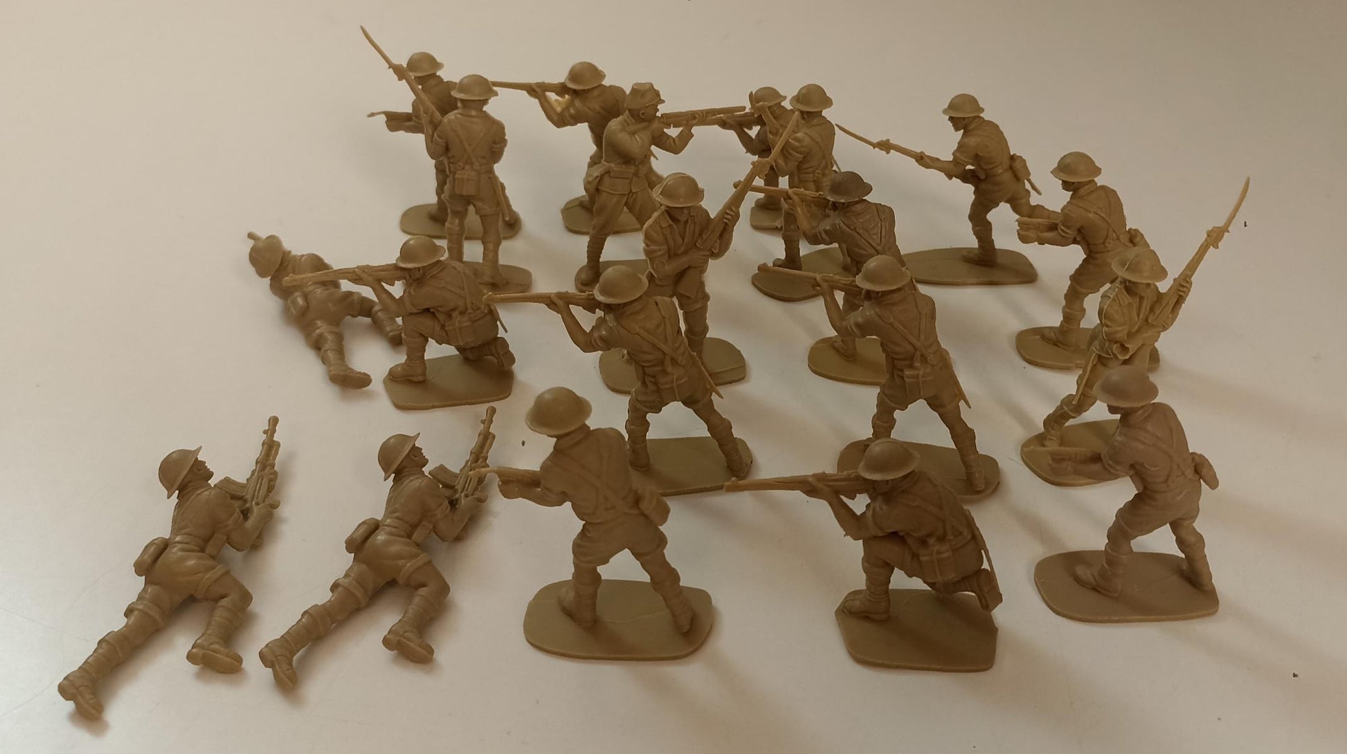 GG- LOTTO 20 SOLDATINI FIGURE in plastica rigida - GTTS55