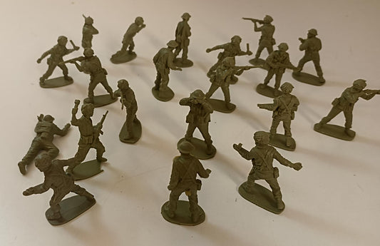 GG- LOTTO 20 SOLDATINI FIGURE in plastica rigida - GTTS56
