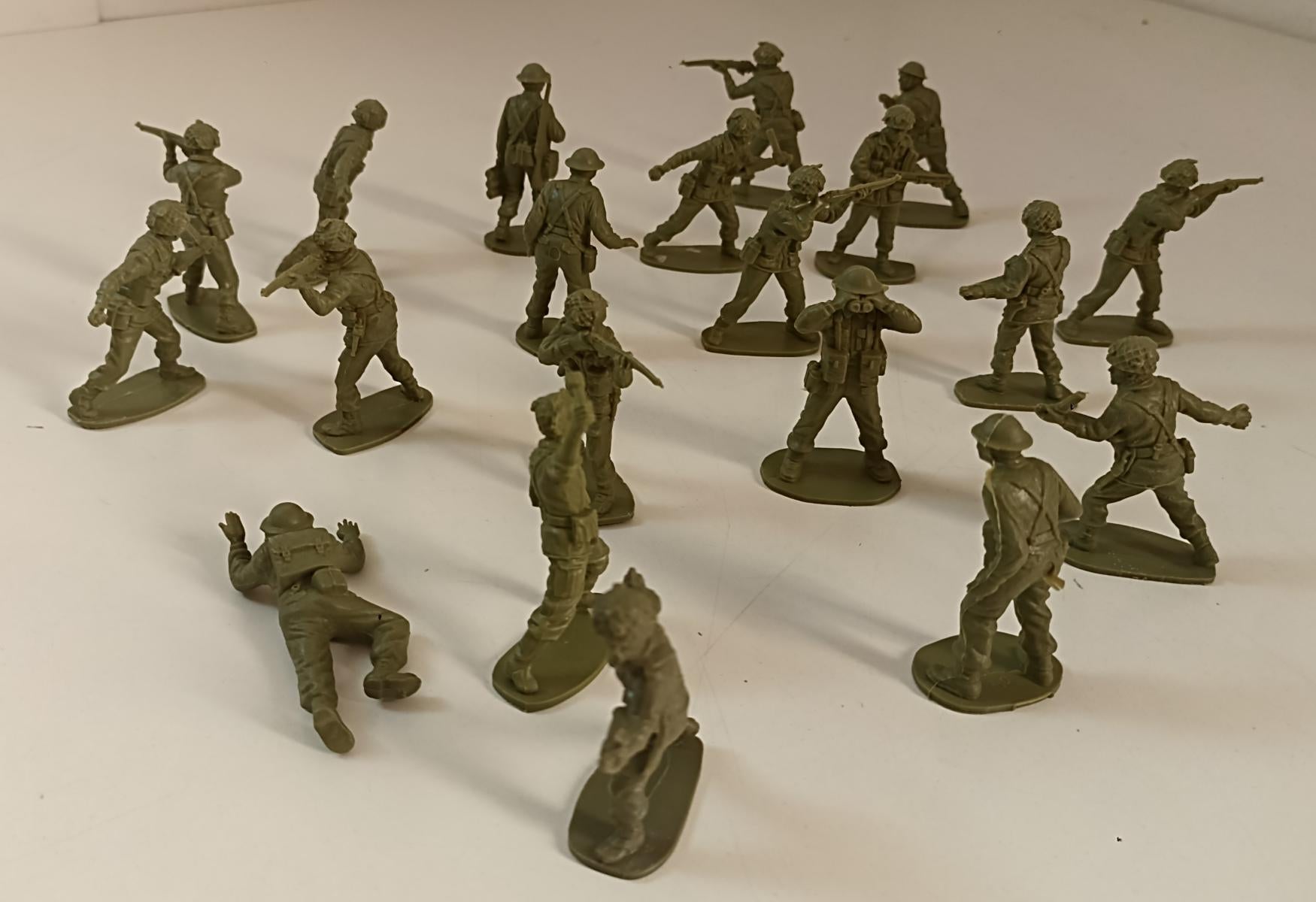 GG- LOTTO 20 SOLDATINI FIGURE in plastica rigida - GTTS56
