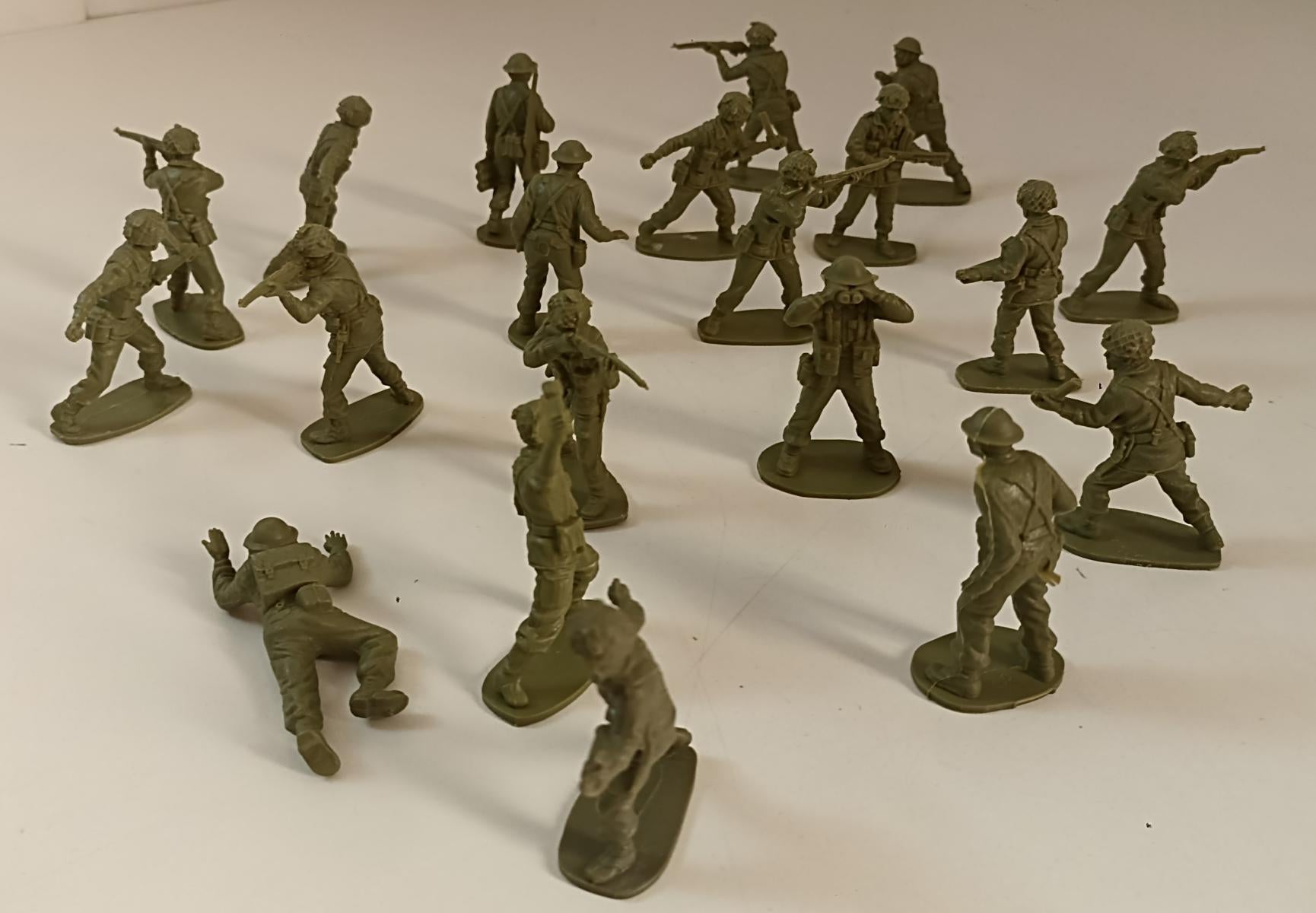 GG- LOTTO 20 SOLDATINI FIGURE in plastica rigida - GTTS56