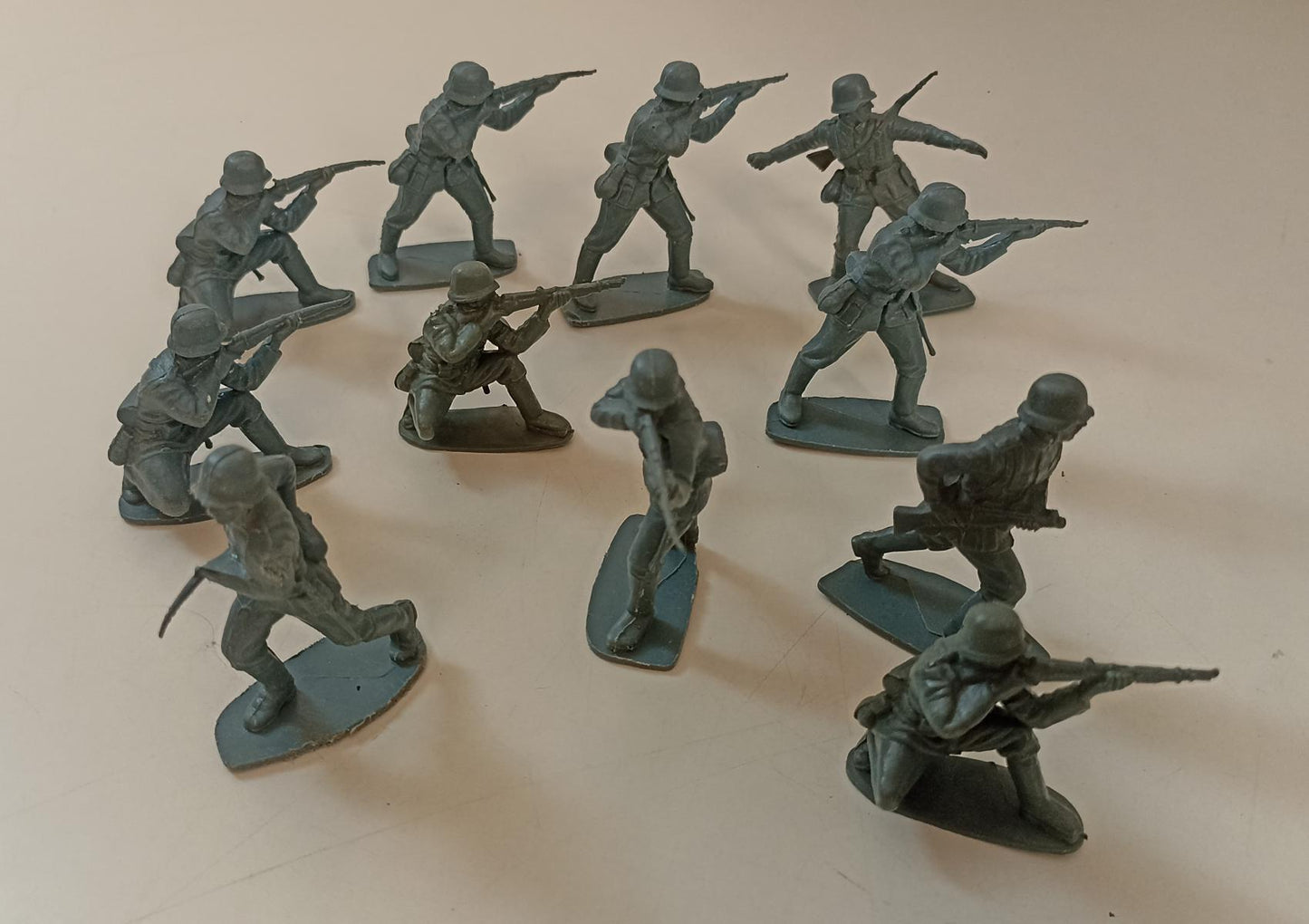 GG- LOTTO 11 SOLDATINI FIGURE in plastica rigida - GTTS57