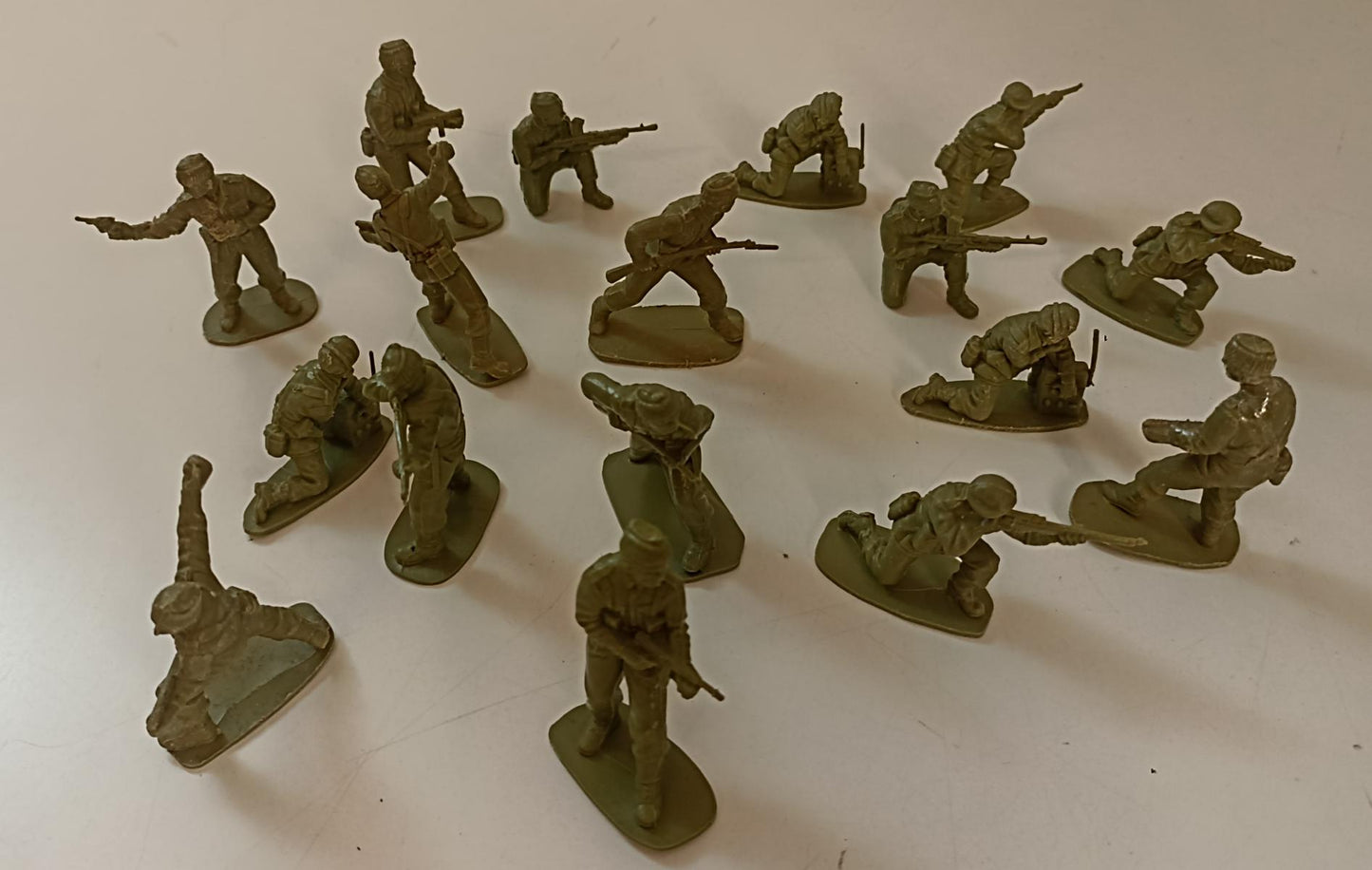 GG- LOTTO 17 SOLDATINI FIGURE in plastica rigida - GTTS58