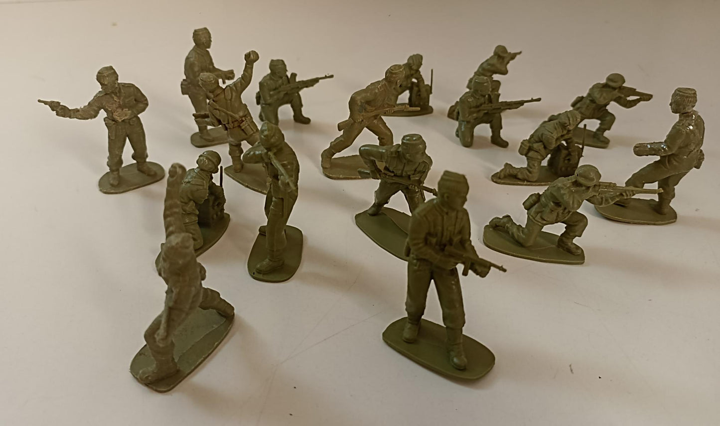 GG- LOTTO 17 SOLDATINI FIGURE in plastica rigida - GTTS58