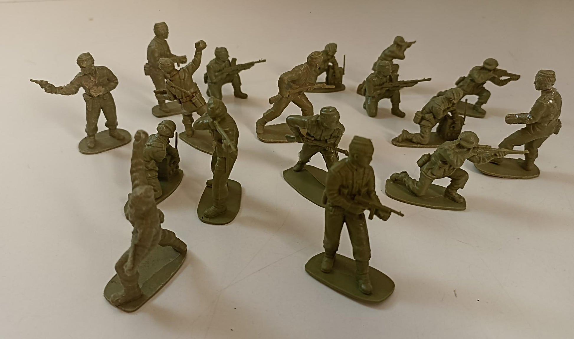 GG- LOTTO 17 SOLDATINI FIGURE in plastica rigida - GTTS58