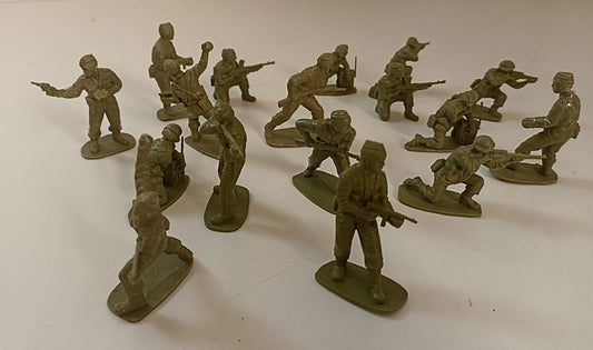 GG- LOTTO 17 SOLDATINI FIGURE in plastica rigida - GTTS58