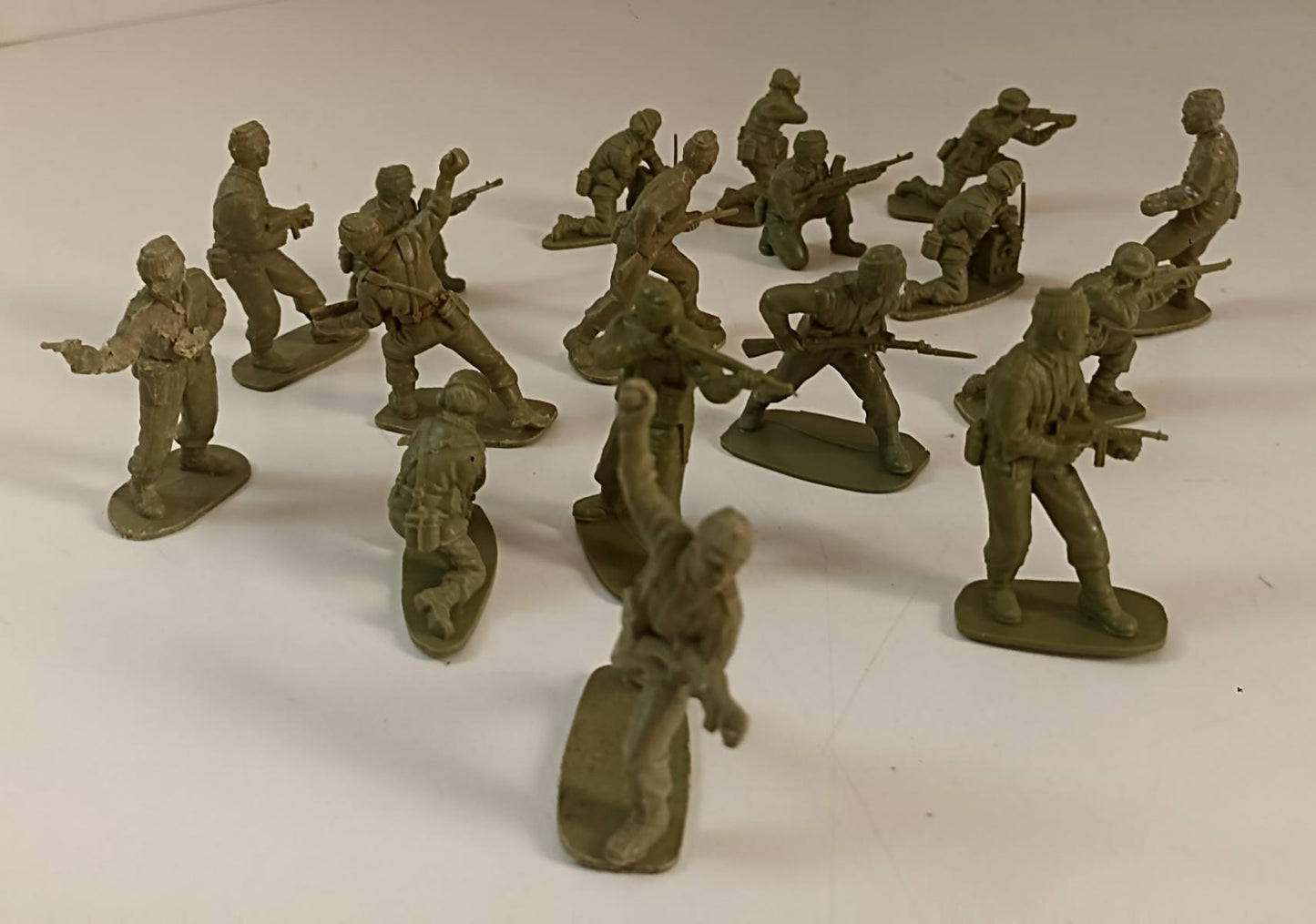 GG- LOTTO 17 SOLDATINI FIGURE in plastica rigida - GTTS58