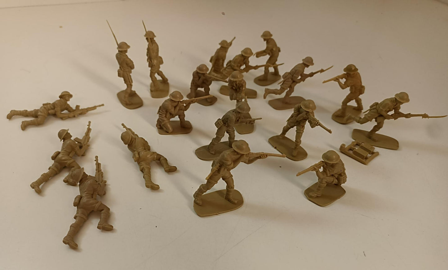 GG- LOTTO 19 SOLDATINI FIGURE in plastica rigida - GTTS59