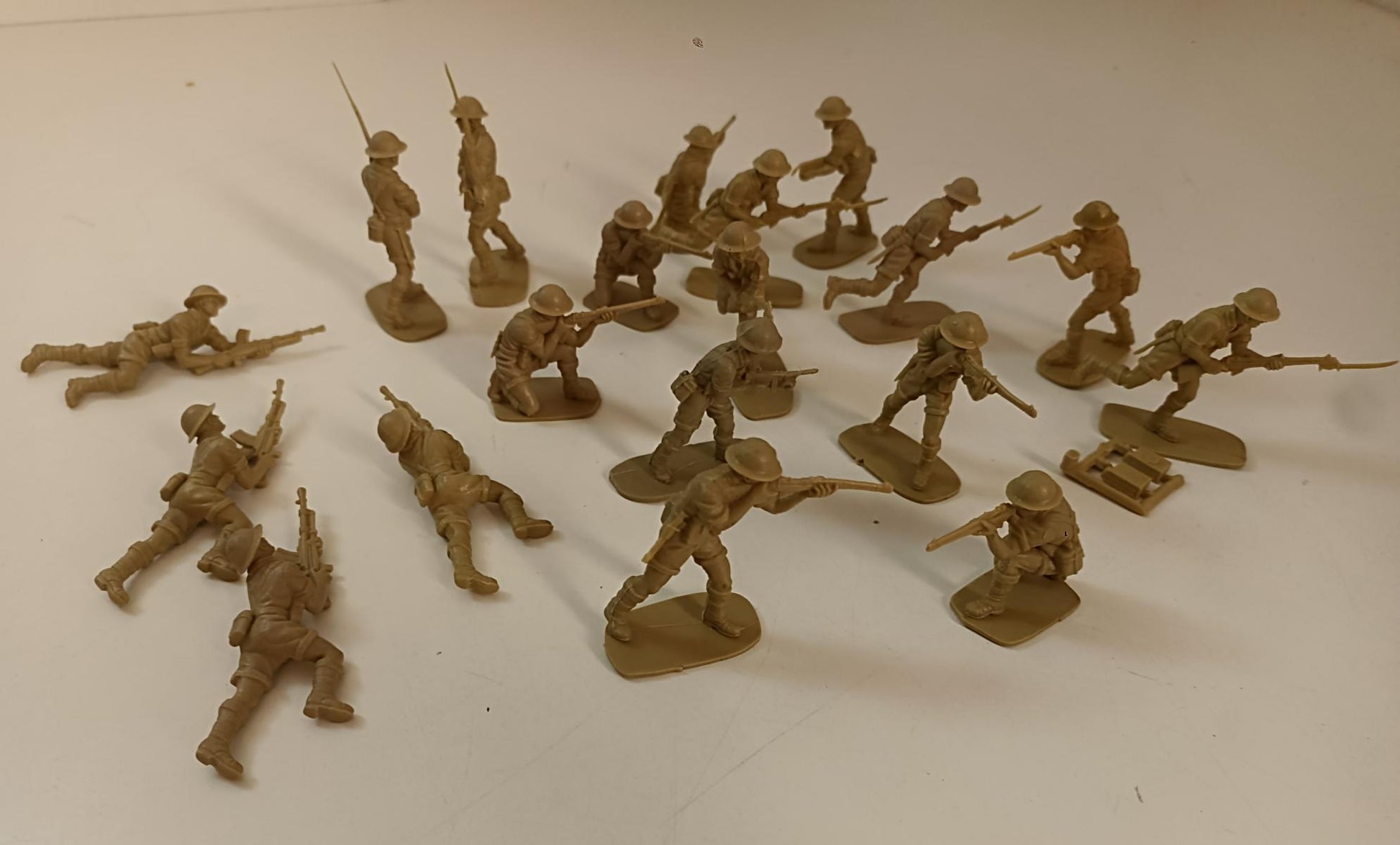 GG- LOTTO 19 SOLDATINI FIGURE in plastica rigida - GTTS59