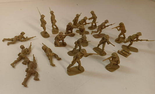 GG- LOTTO 19 SOLDATINI FIGURE in plastica rigida - GTTS59