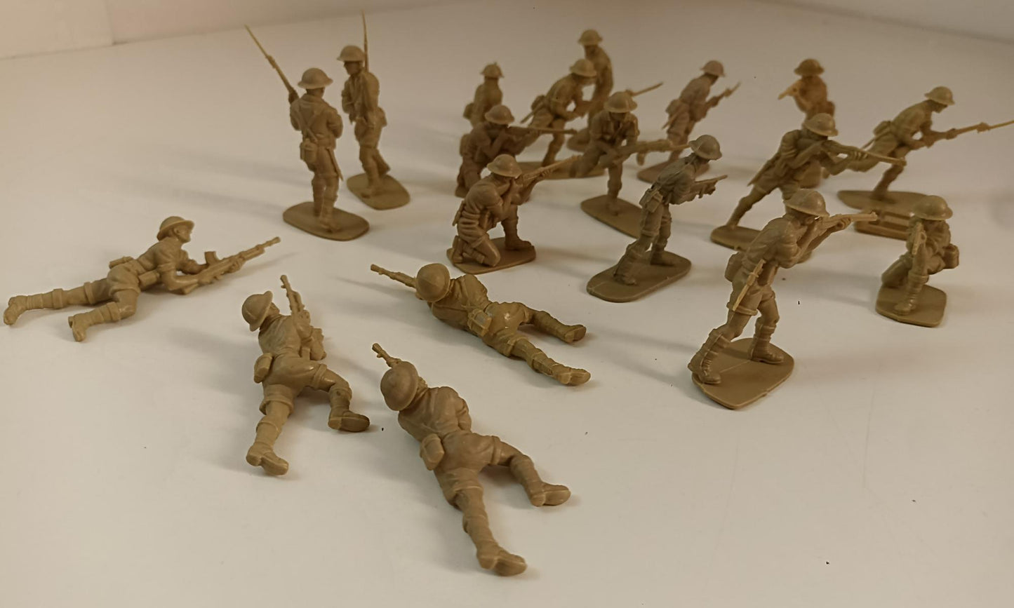 GG- LOTTO 19 SOLDATINI FIGURE in plastica rigida - GTTS59