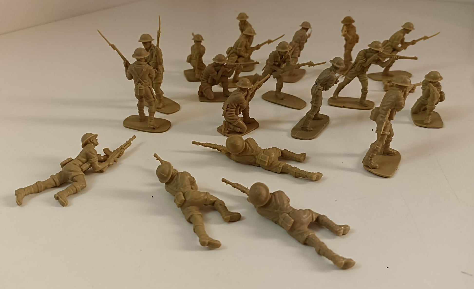 GG- LOTTO 19 SOLDATINI FIGURE in plastica rigida - GTTS59