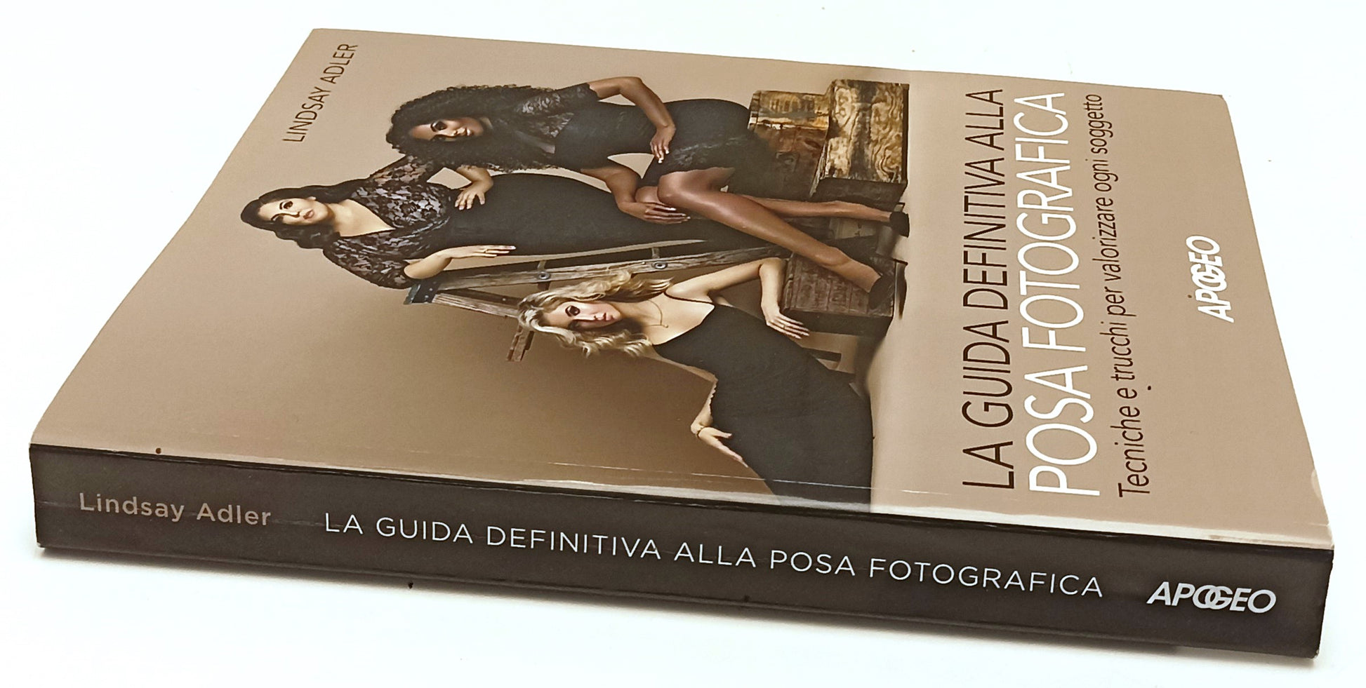 LT- LA GUIDA DEFINITA ALLA POSA FOTOGRAFICA- LINDSAY ADLER- APOGEO- 2018- YFS641