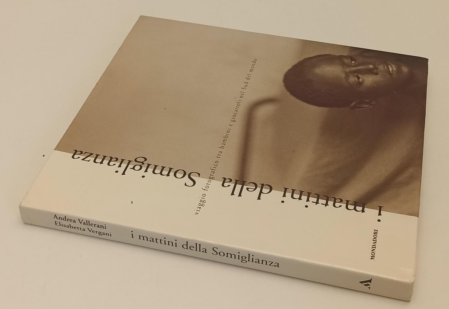 LT- I MATTINI DELLA SOMIGLIANZA VIAGGIO FOTOGRAFICO- MONDADORI- 1996- CS- YFS290