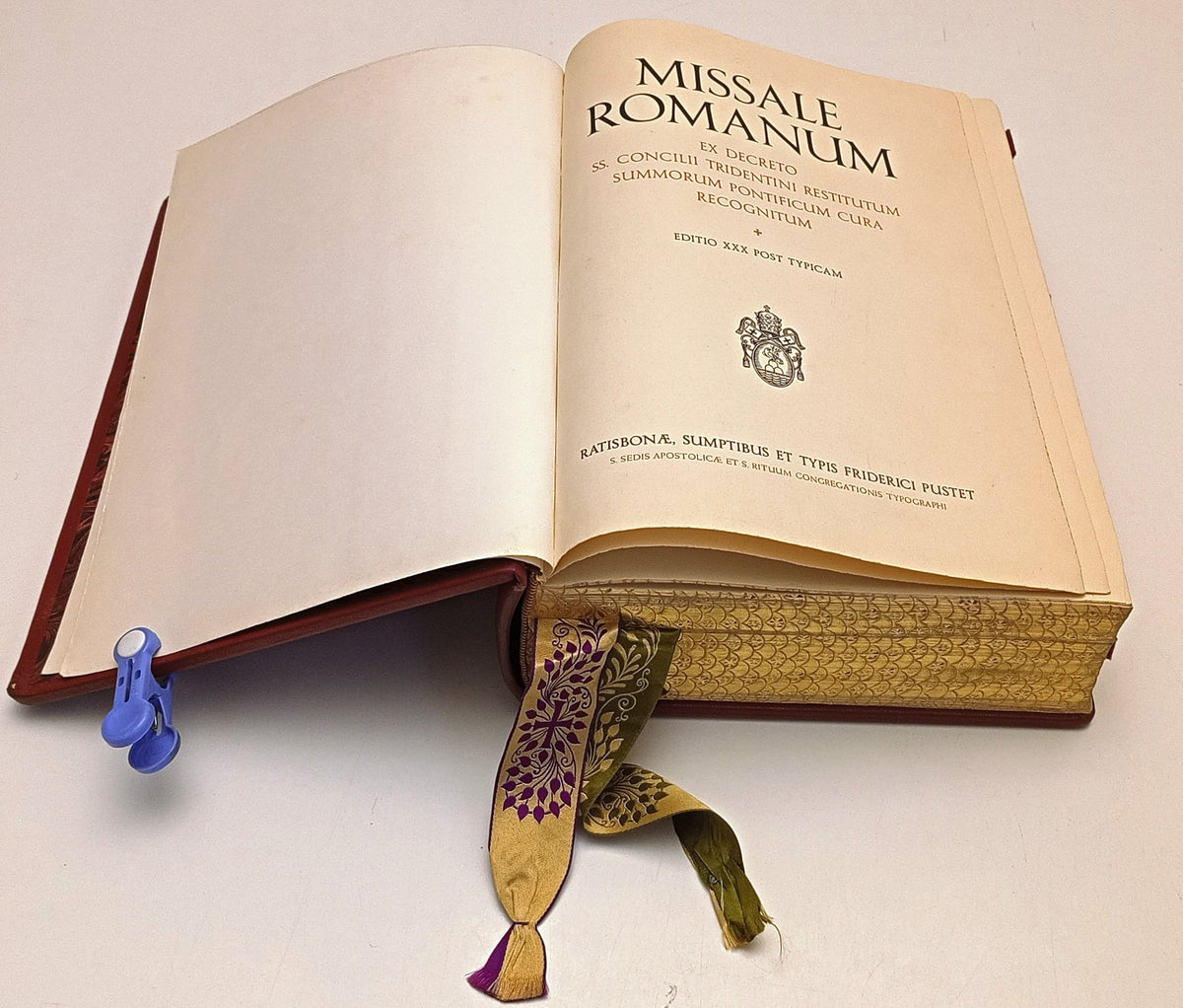 Missale Romanum- Sumptibus et Typis Friderici Pustet- 1956- leggio in legno- ZFS