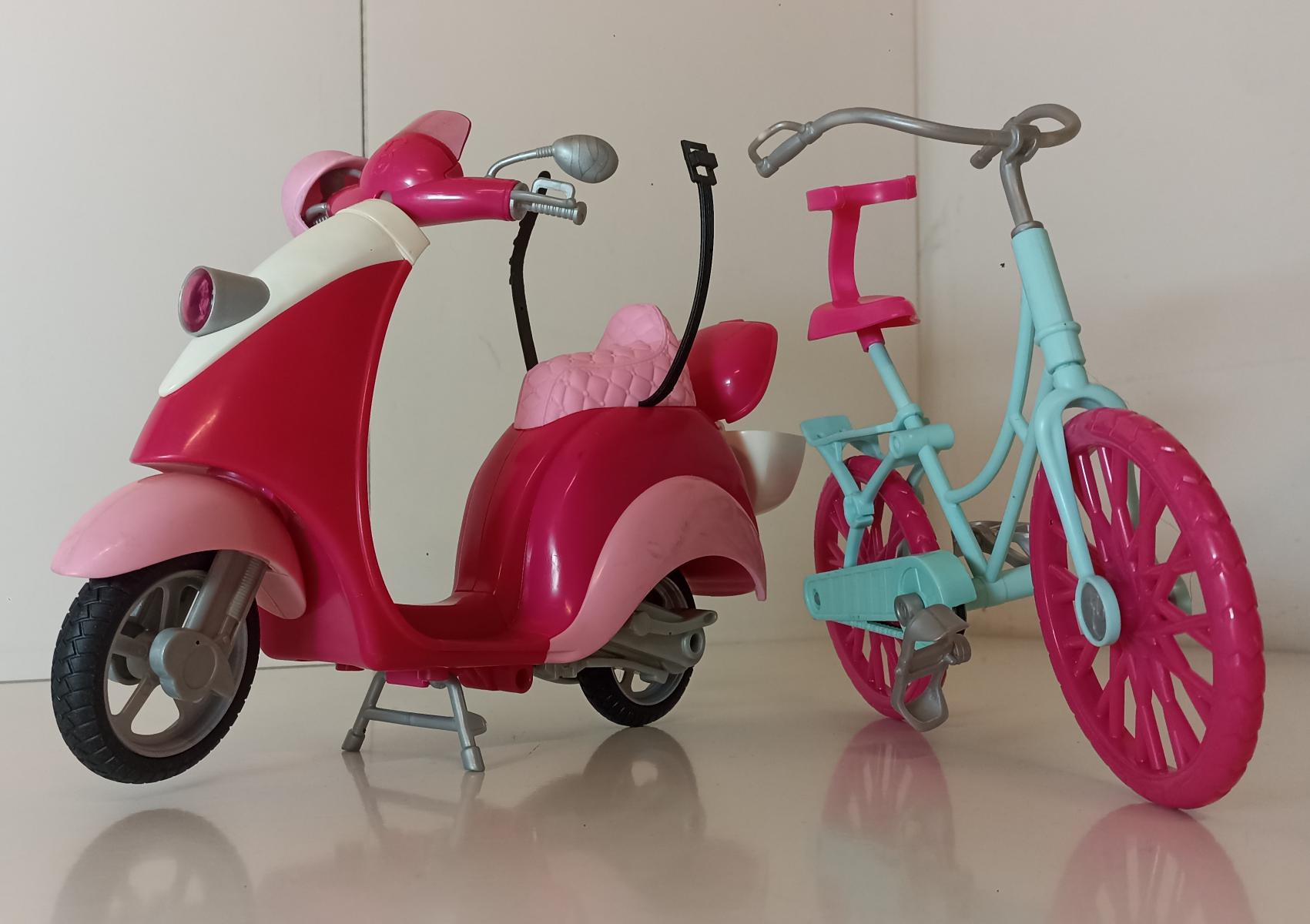 GG- VESPA + BICICLETTA BARBIE CON CASCO - GTTS10
