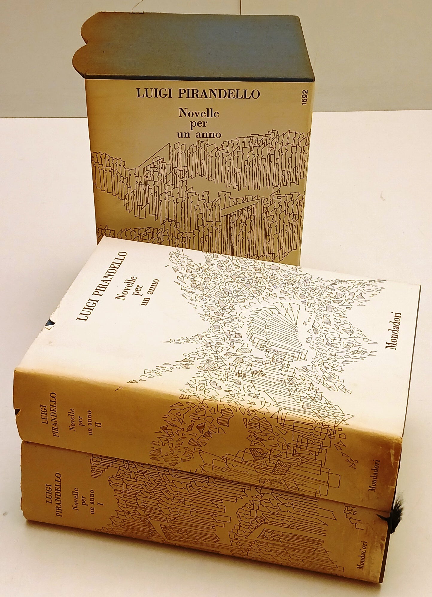 LN- NOVELLE PER UN ANNO 2 VOLUMI- LUIGI PIRANDELLO- MONDADORI- CLASSICI- CS- XFS