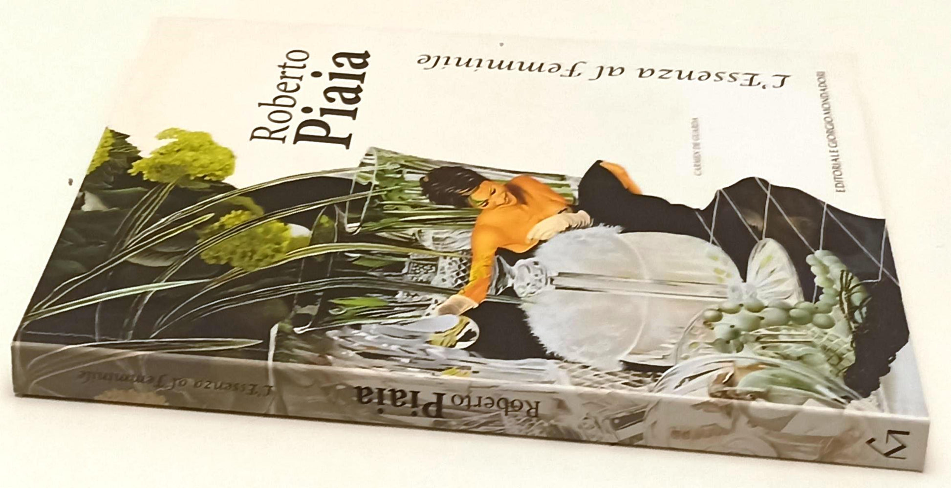 LT- ROBERTO PIAIA L'ESSENZA AL FEMMINILE - DE GUARDA- MONDADORI- 2010- B- YFS650