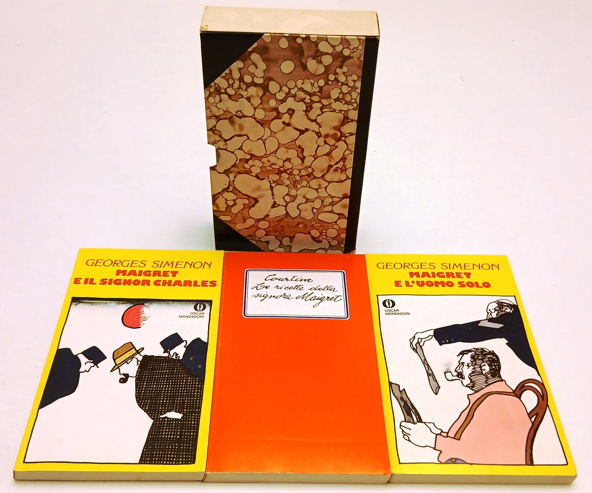 LG- MAIGRET COURTINE 3 VOLUMI- GEORGES SIMENON- MONDADORI- OSCAR- 1977- B- ZFS55