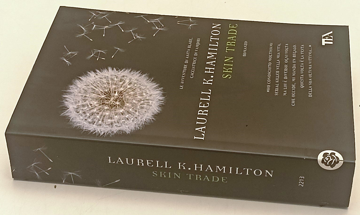 LG- SKIN TRADE - LAURELL K. HAMILTON - TEADUE --- 2015 - B - ZFS183