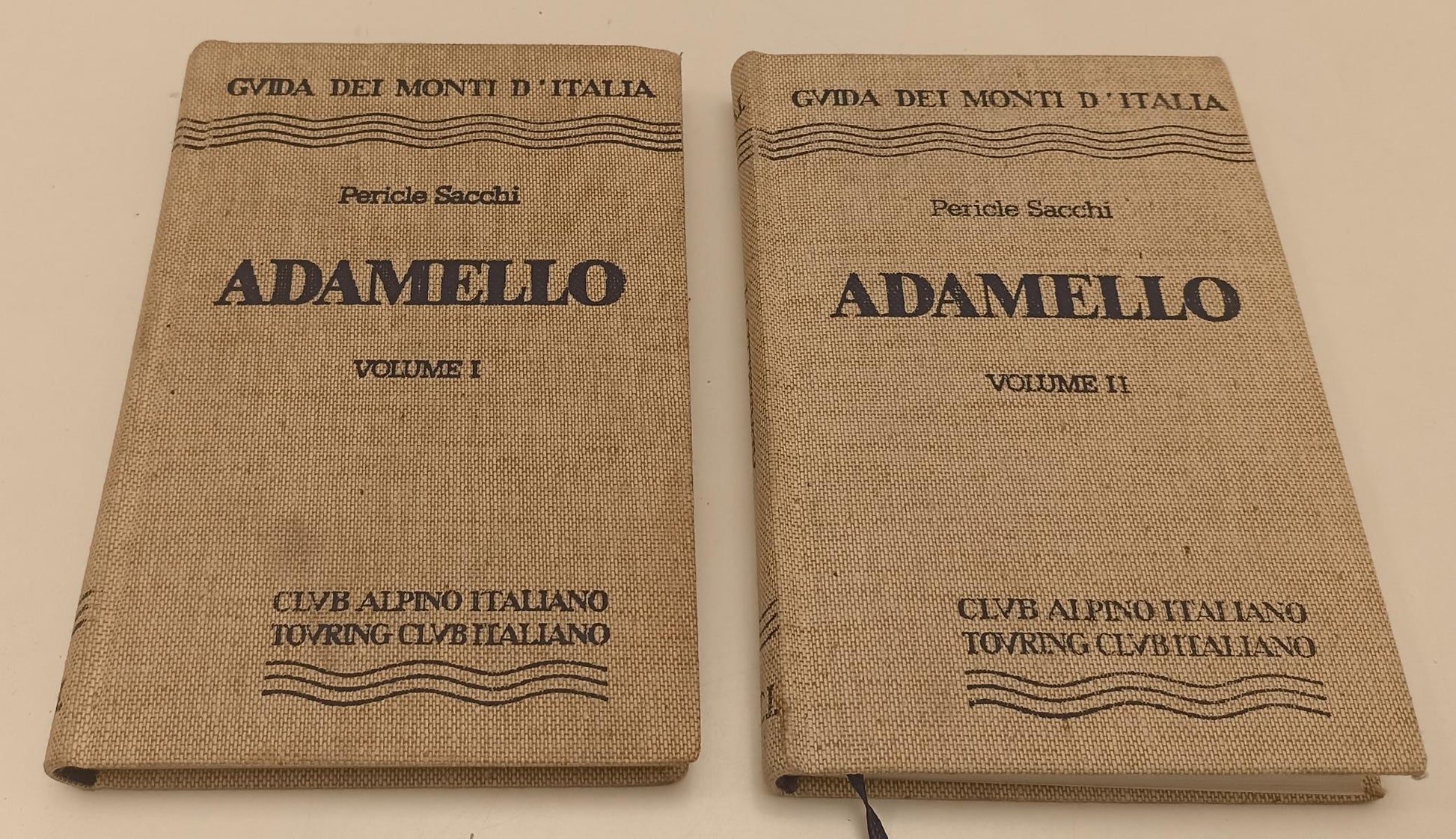 LV- GUIDA DEI MONTI D'ITALIA ADAMELLO VOLUMI I/II -- TOURING TCI --- C - XFS92