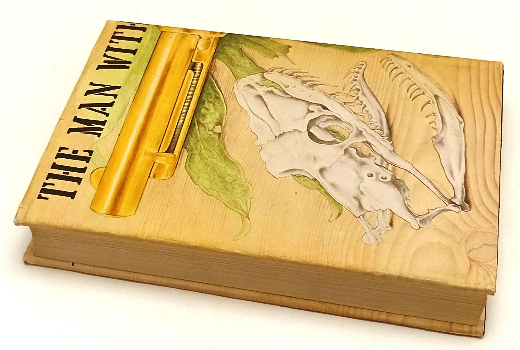 LN- THE MAN WITH THE GOLDEN GUN- FLEMING- JONATHAN CAPE- 1a ED.- 1965- CS- XFS92