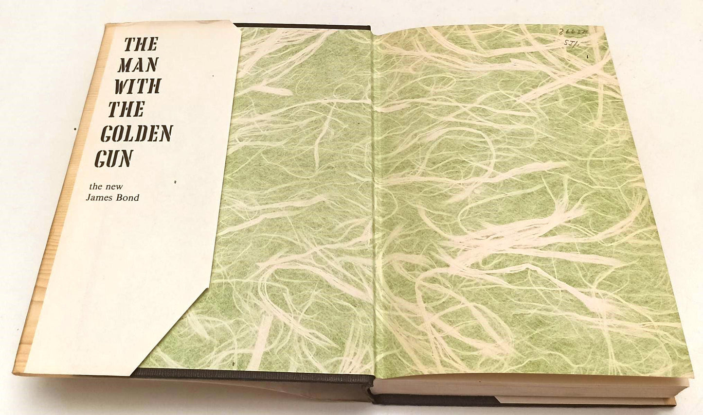 LN- THE MAN WITH THE GOLDEN GUN- FLEMING- JONATHAN CAPE- 1a ED.- 1965- CS- XFS92